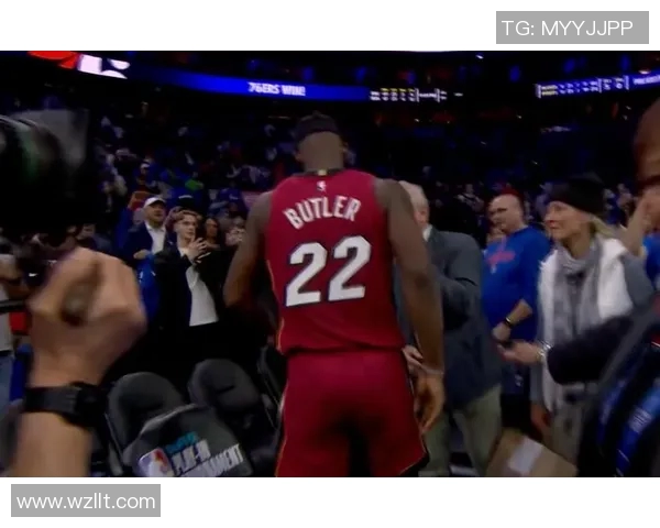 巴特勒持球突破 晃开防守上篮命中