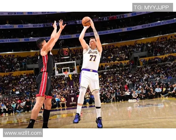 东契奇29+11+10湖人三连胜!里夫斯26+11布朗尼暴扣 维金斯15+9 东契奇29+11+10湖人三连胜!里夫斯26+11布朗尼暴扣 维金斯15+9