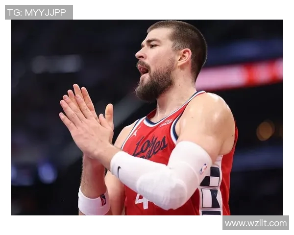 火箭115-113快船 球员评价:阿门满分,6人及格,2人低迷 火箭115-113快船 球员评价:阿门满分,6人及格,2人低迷